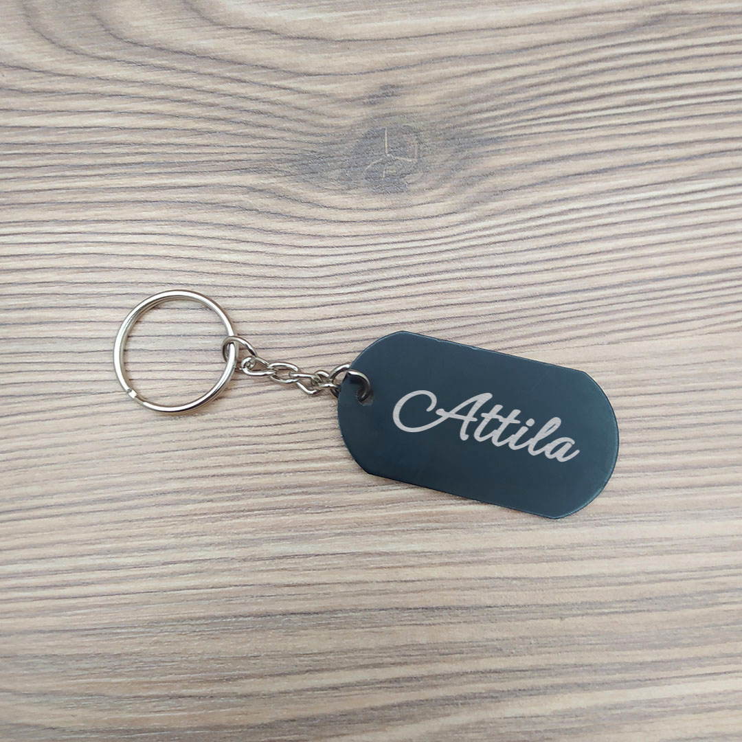 Gravírozott fém kulcstartó