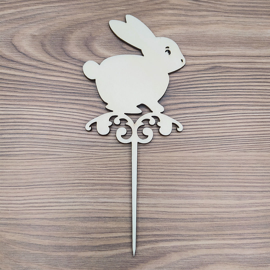 Nyuszi beszúrós fa figura