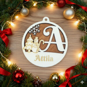 Karácsonyfadísz kezdőbetűvel és névvel, hóember