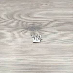 Fűcsomó (C) - fa figura